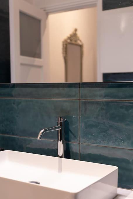 Ebullience - Stylish & Chic Athens Apartment Екстериор снимка